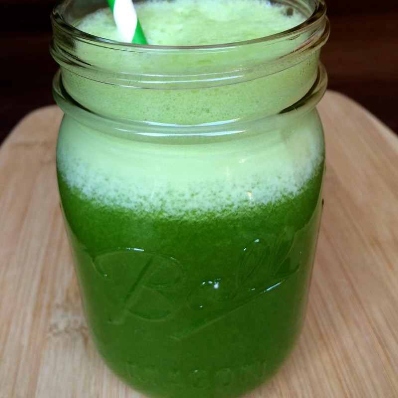 green juice, ultra green juice recipe, kale-cilantro-broccoli-romaine-lemon-apple-ginger-juice