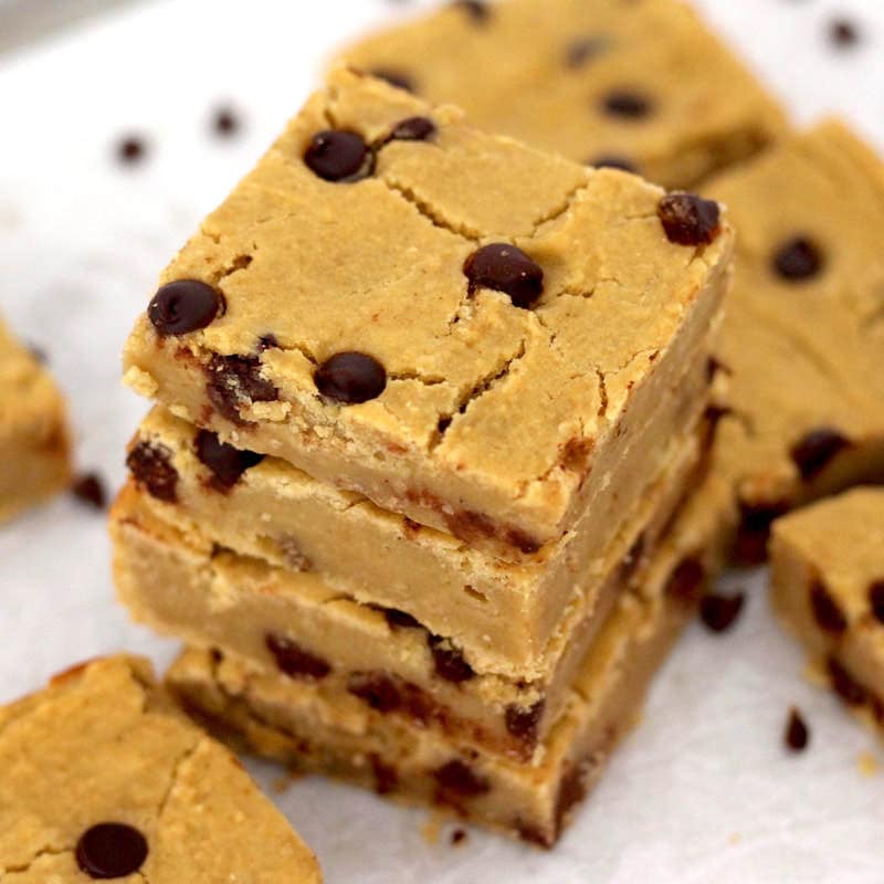 Healthy Chocolate Chip Cookie Dough Bars! (Sugar-Free, Low-Calorie, Oil-Free, Vegan, Gluten-Free, Low-Fat)