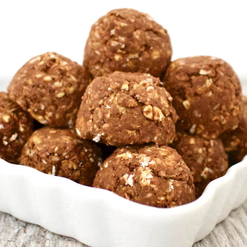 These Chocolate Peanut Butter Maca Energy Bites are so delicious! The perfect, healthy & sweet grab 'n go snack. Vegan, gluten-free, low-carb, dairy-free, low-fat, sugar-free & low-calorie - only 50 calories each!