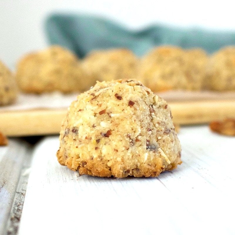 You will love these super healthy Keto Vegan Macaroons! They are also low-carb, gluten-free, sugar-free, dairy-free, egg-free & super low-calorie - only 37 calories each! The perfect kosher for Passover treat.