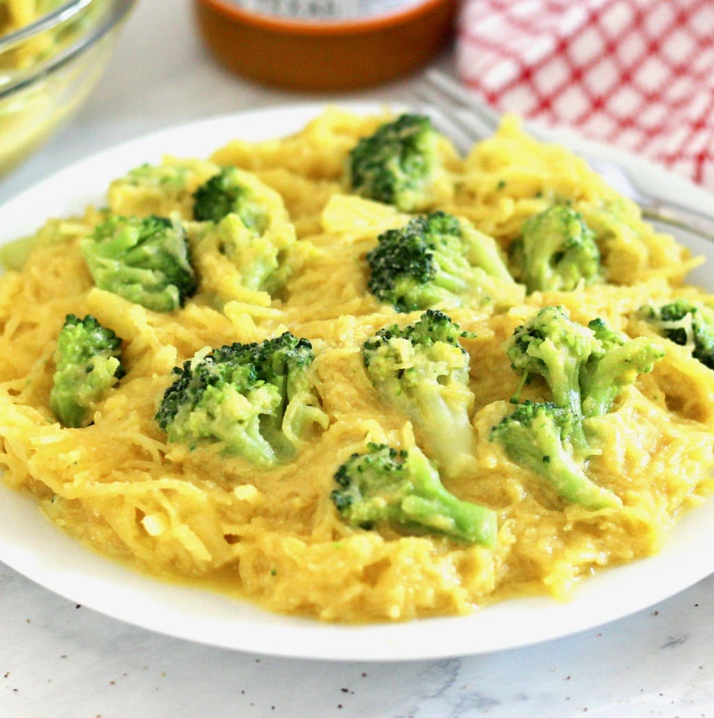 This Vegan Spaghetti Squash Mac 'n Cheese is absolutely amazing! The perfect, healthy lunch or dinner. It's also gluten-free, dairy-free, high-protein, oil-free & paleo.