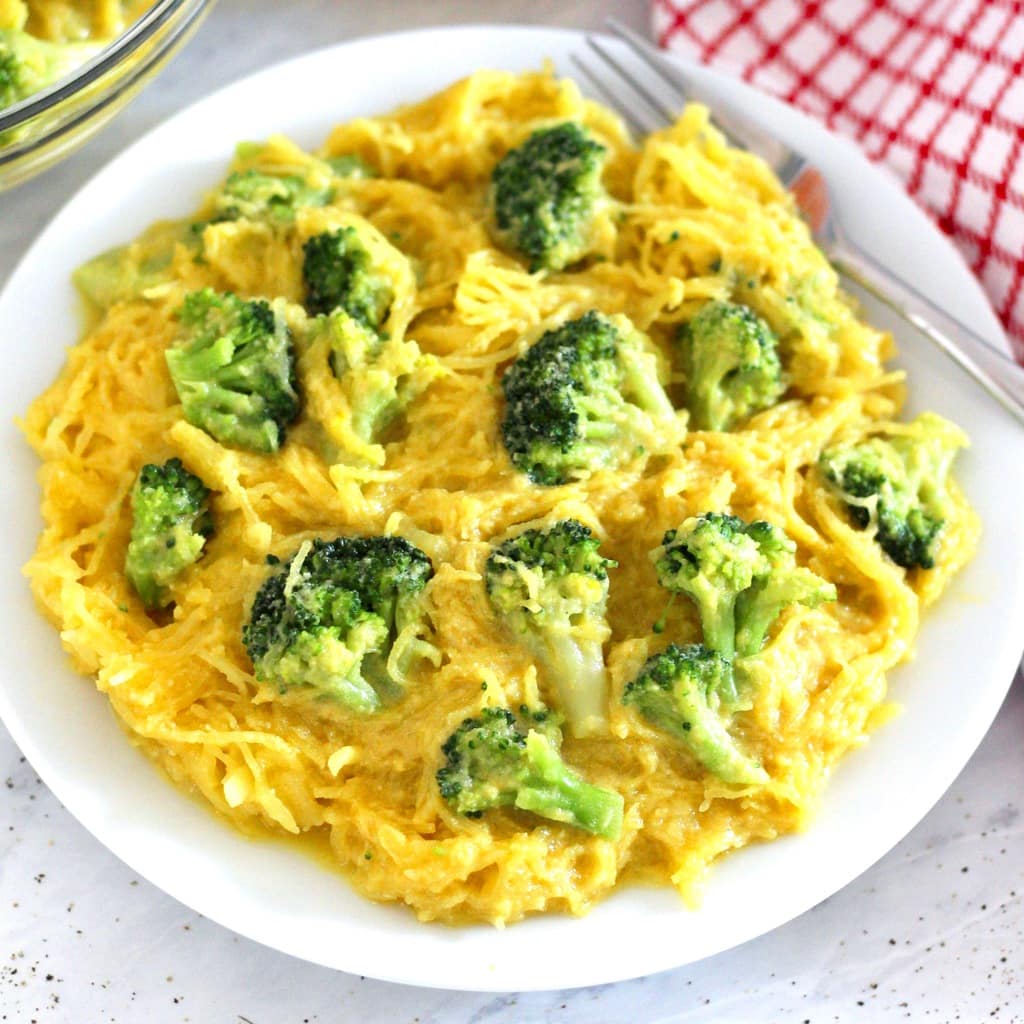 This Vegan Spaghetti Squash Mac 'n Cheese is absolutely amazing! The perfect, healthy lunch or dinner. It's also gluten-free, dairy-free, high-protein, oil-free & paleo.